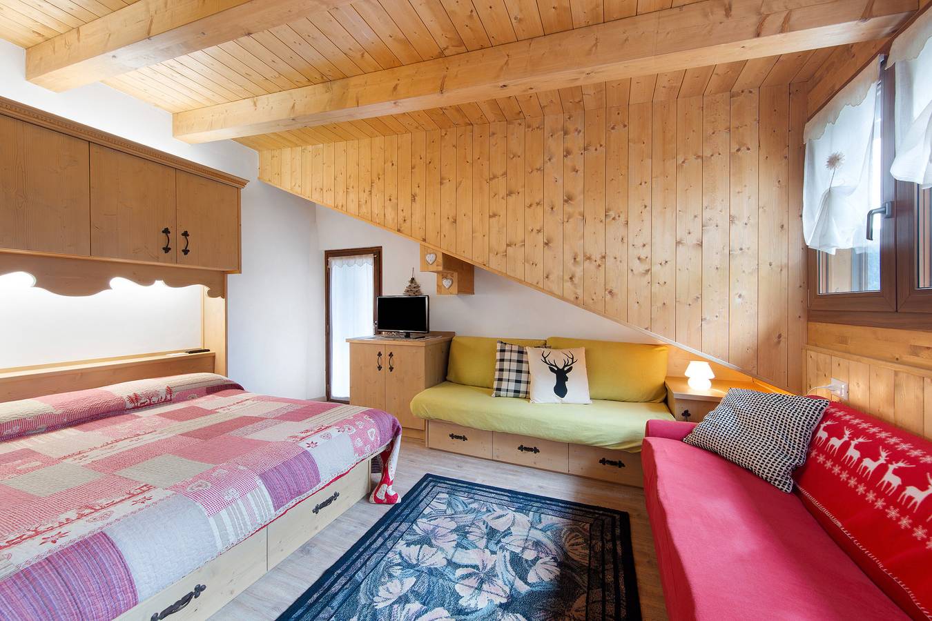 Ganze Wohnung, Ferienwohnung 'La Casa Dei Cervi - Mansarda' mit Bergblick, Balkon und Wi-Fi in Vodo di Cadore, Östliche Dolomiten