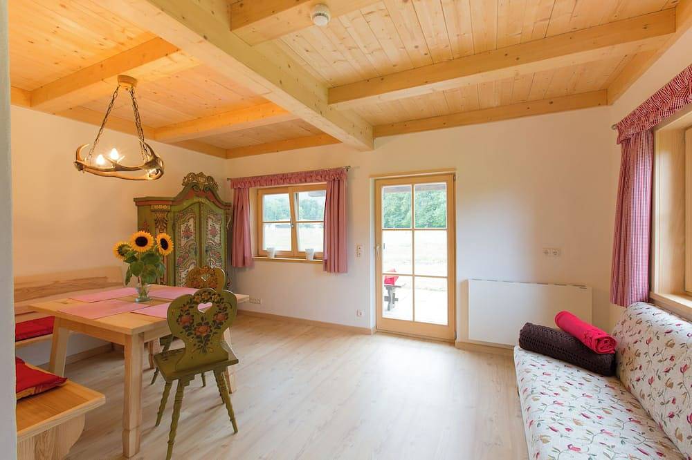Gemütliche Hütte im schönen Lenggries, in Alleinlage mit Nähe zum Isarradweg in Brauneck, Lenggries