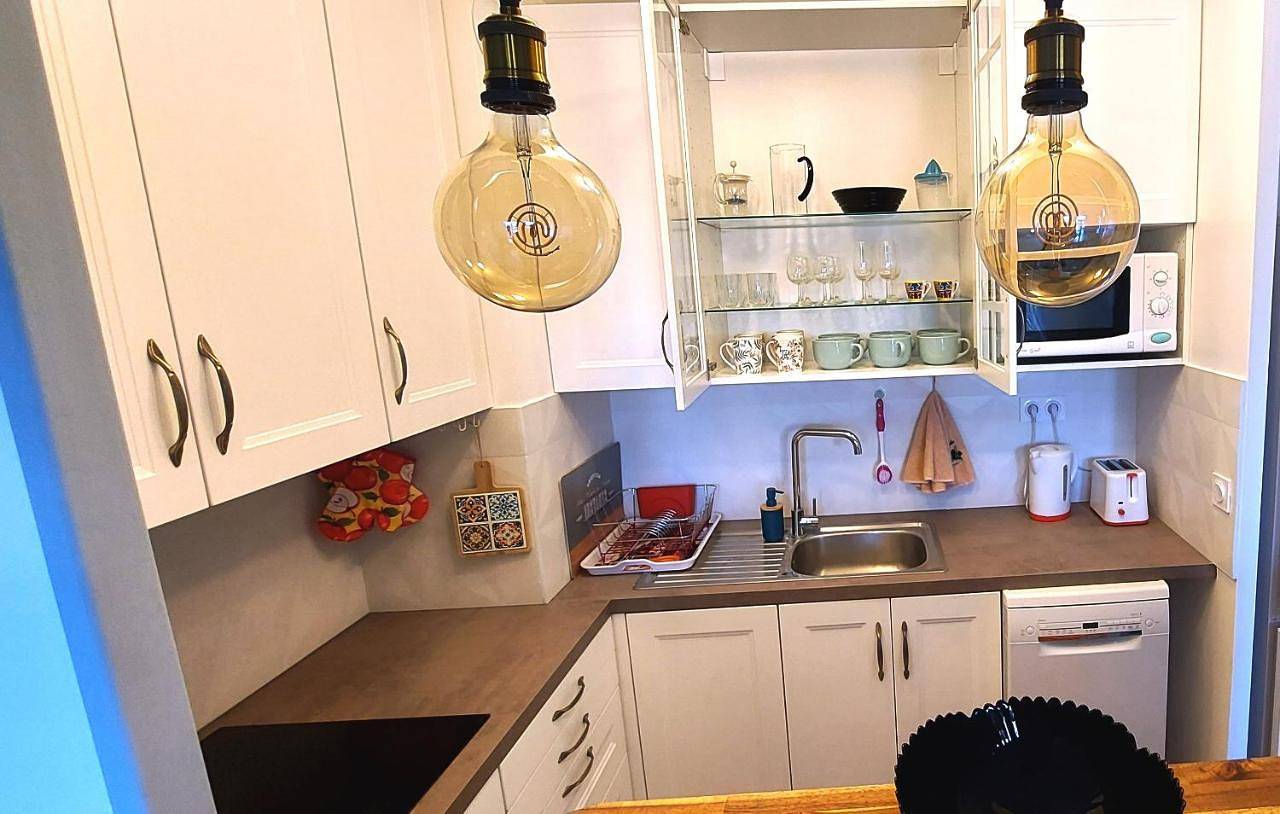 Appartement entier, One-Bedroom Apartment with Terrace in Les Pavillons-sous-Bois, Seine-Saint-Denis
