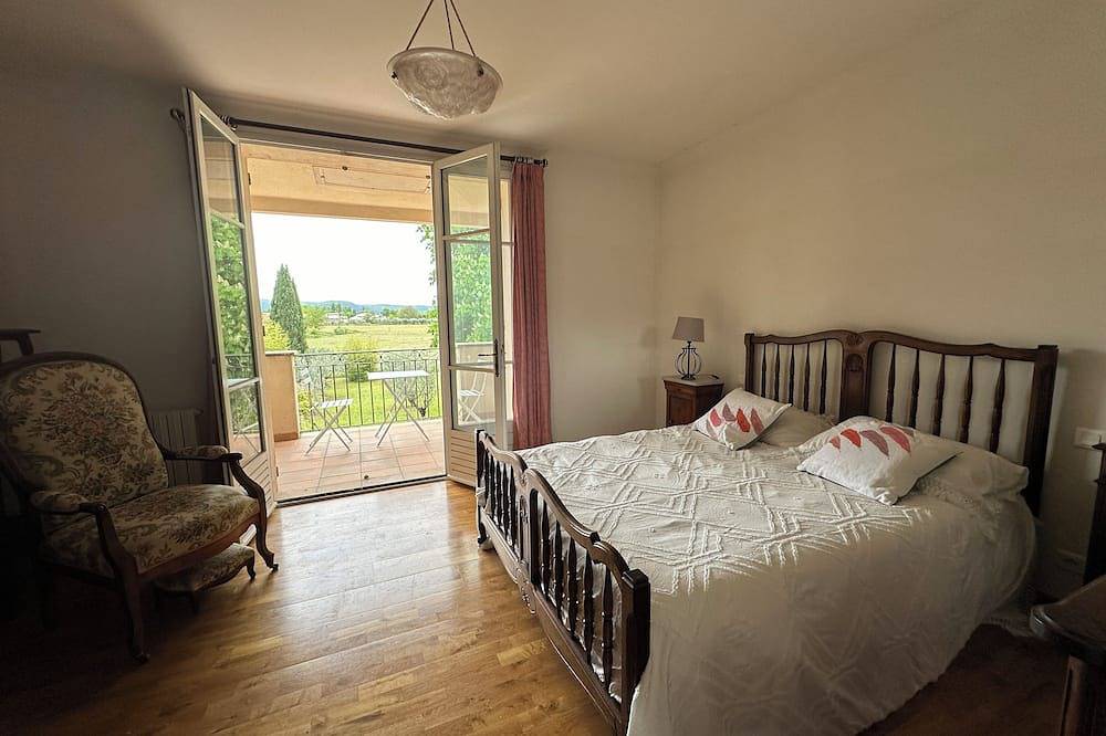 Au Cœur de la Provence Superbe Maison de 230m2jardin 2500m2 Jacuzzi11 Couchages in Oraison, Alpes de Alta Provenza