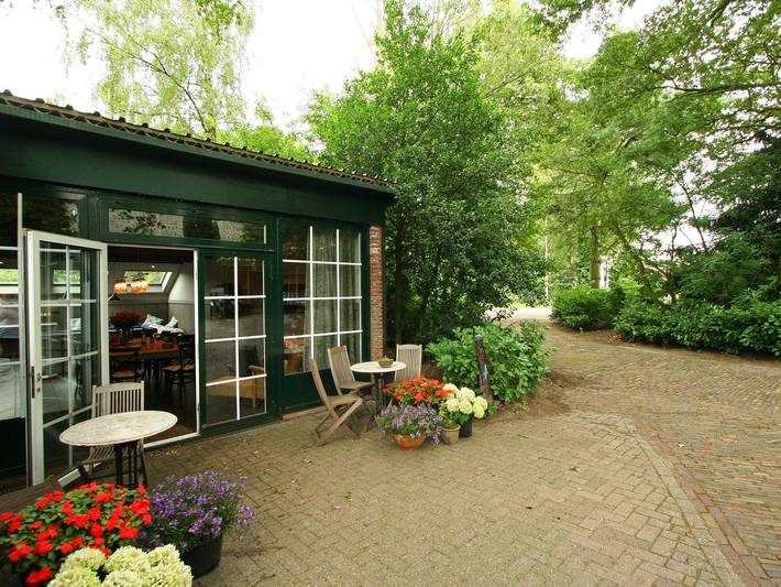 Ferienhaus für 12 Personen, mit Whirlpool und Terrasse sowie Garten und Sauna in Balkbrug