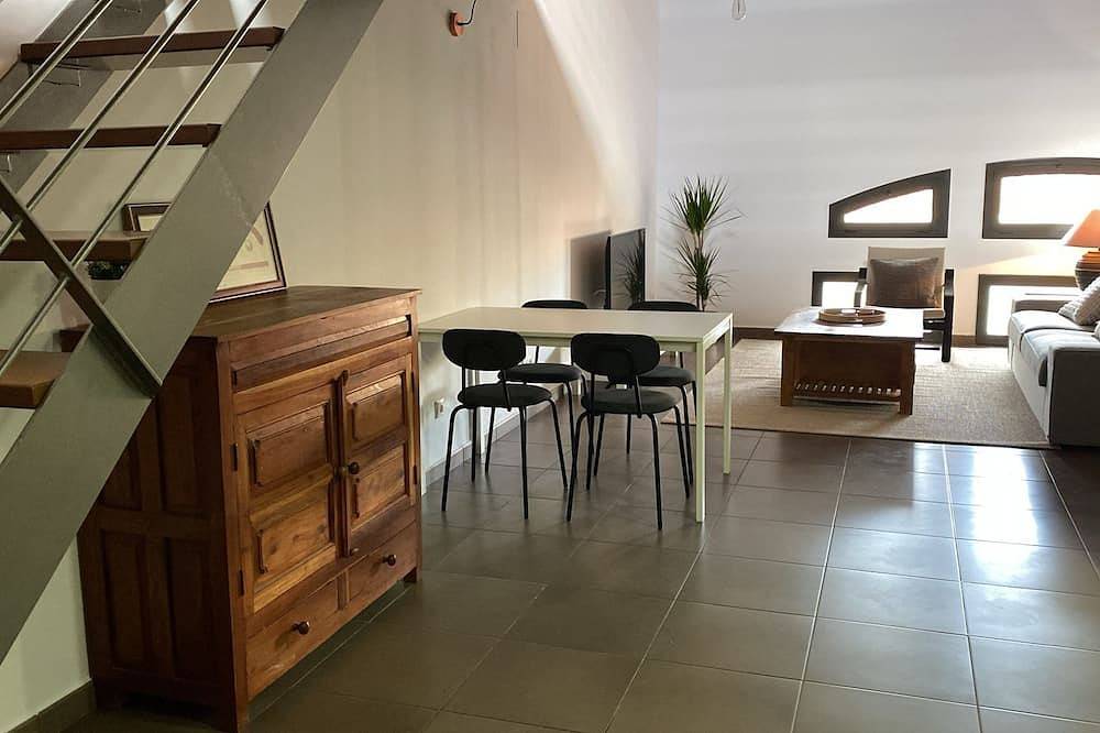 Entire apartment, Piso para 4 personas para estancia de trabajo a 30 minutos de Barcelona. in Premià de Mar, Costa del Maresme