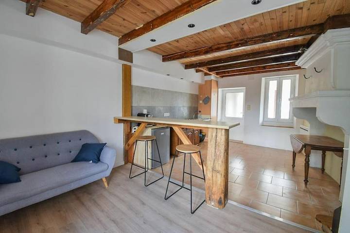 Location de vacances pour 2 personnes, avec Terrasse à Saint-Même-les-Carrières