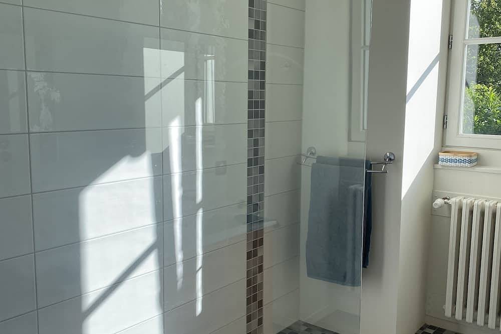 Appartement entier, Appartement rénové au calme dans une maison Anglo normande in Mouvaux, Région de Lille