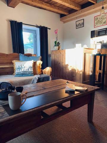 Gîte pour 2 personnes, avec jardin et terrasse à Échallon
