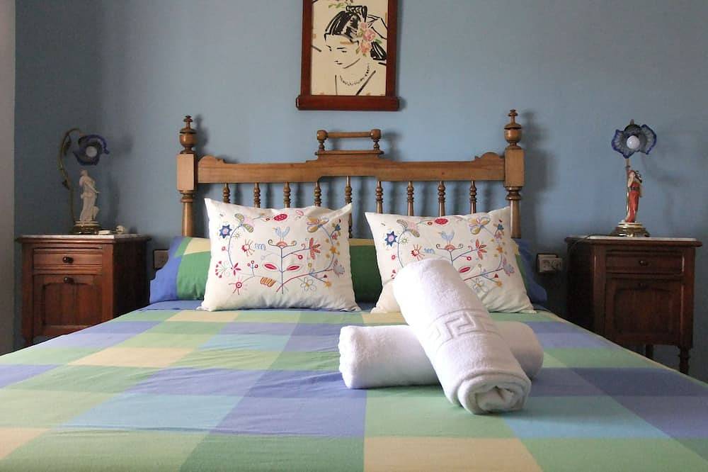 Spanish Villa With Private Pool, Wifi, 50 Minutes From The Beach in Yecla, Murcia Inland