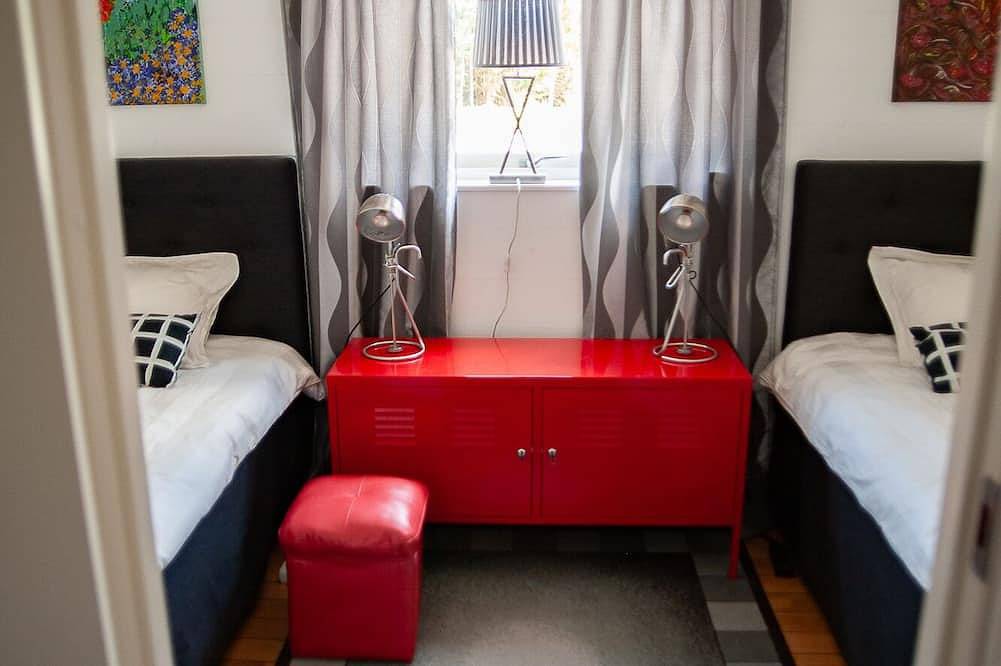 Grosses modernes Ferienhaus mitten im Wald und am See mit riesiger Terrasse in Emmaboda und Umgebung