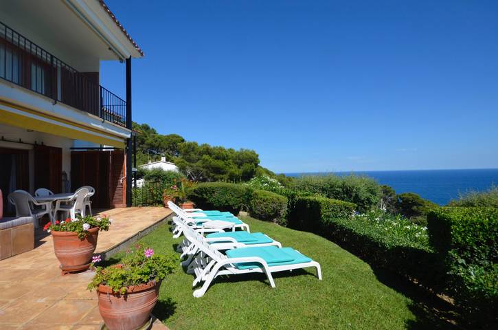 Apartamento de vacaciones para 5 personas, con piscina y vistas al mar además de terraza y jardín - 1