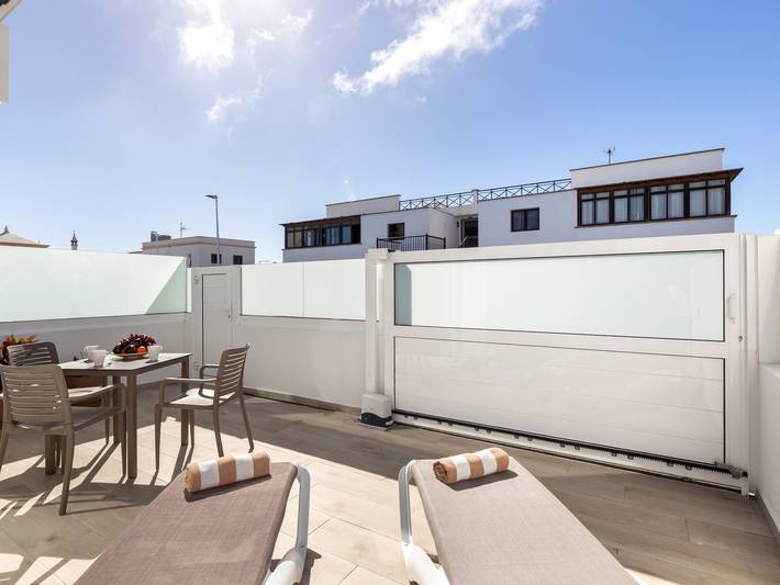 Apartamento entero, Apartamento moderno en Playa Honda con terraza privada in Playa Honda, San Bartolomé