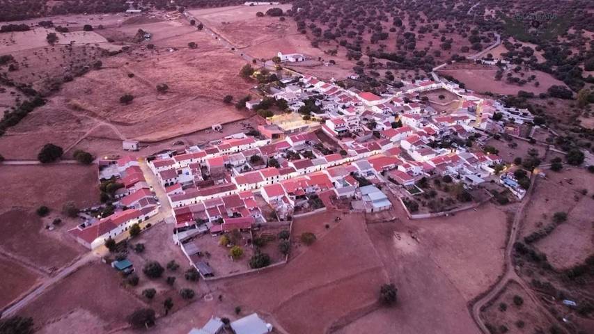 Location de vacances pour 11 personnes, avec jardin ainsi que vue et piscine, adapté aux familles à Fuente Obejuna - 2