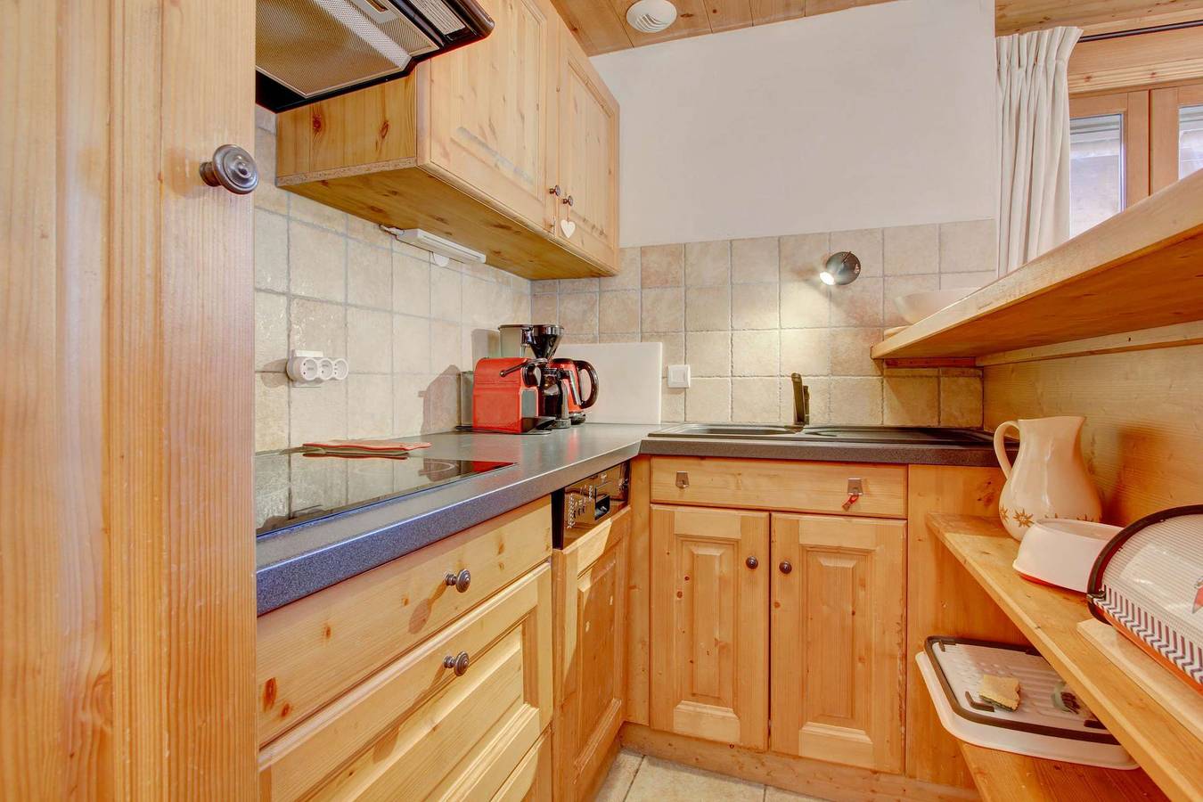 Entire holiday apartment, Lodge 3 - Lovely and spacious 2 bedrooms close to Morzine centre in Morzine, Les Portes du Soleil