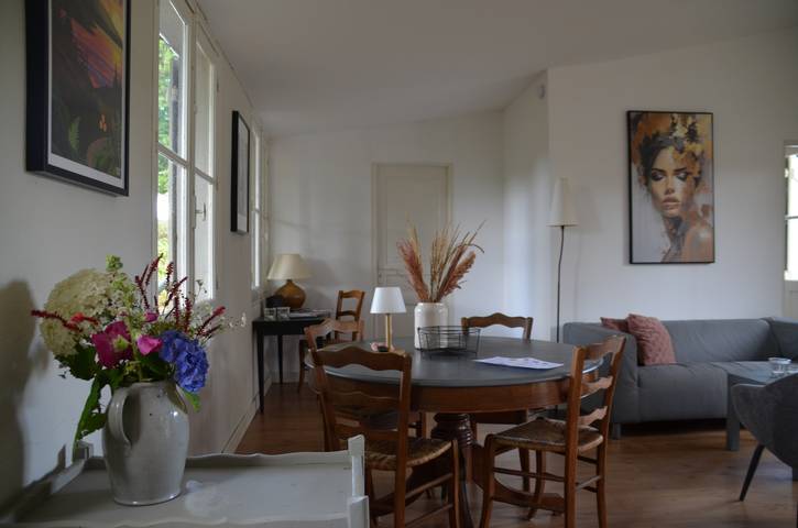 Gîte pour 4 personnes, avec piscine à Corancy