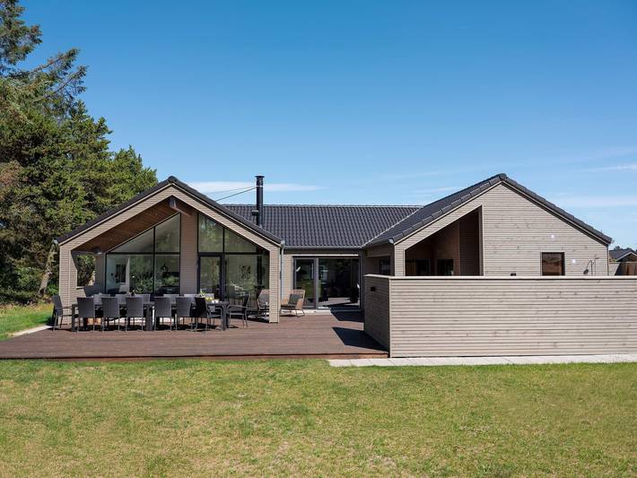 Ferieudlejning for 14 personer, med Terrasse og Pool samt Sauna på Rømø