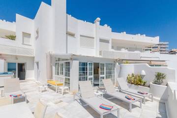 Vacation Rental for 4 Guests in Playa de la Venus, Marbella, Picture 4
