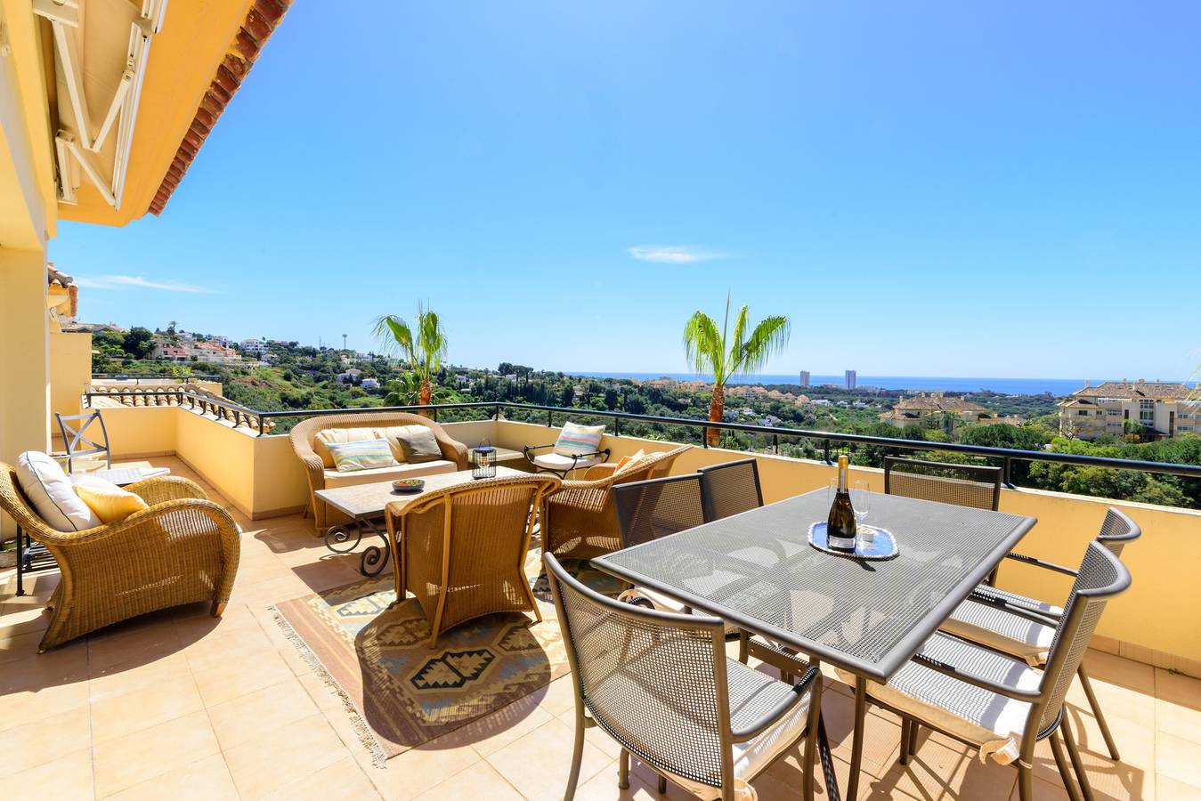 Entire apartment, Elviria Hills Penthouse – Idyllic Golf & Sea View Oasis in Marbella in Marbella East, Marbella
