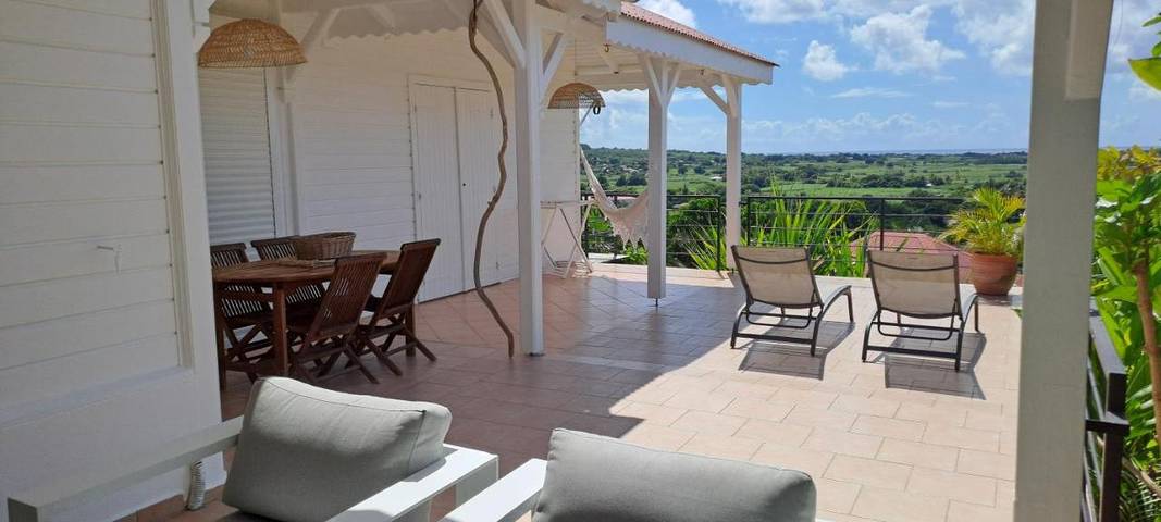 Location de vacances pour 3 personnes, avec piscine ainsi que jardin et vue dans Saint-Louis (Marie-Galante) - 2