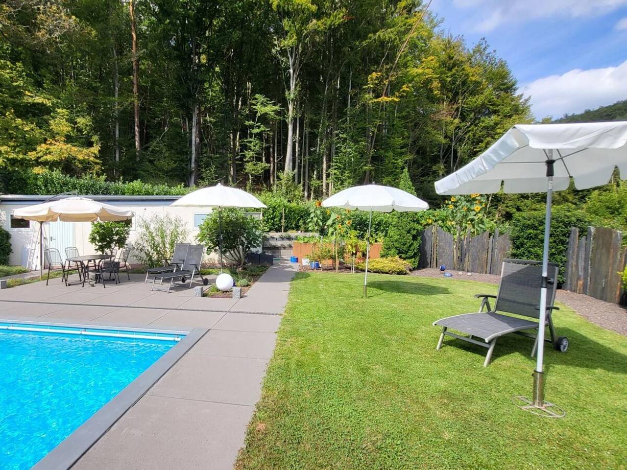 Ferienhaus am Wald mit Pool für 6 Von Belvilla in Silz (Pfalz), Trifelsland