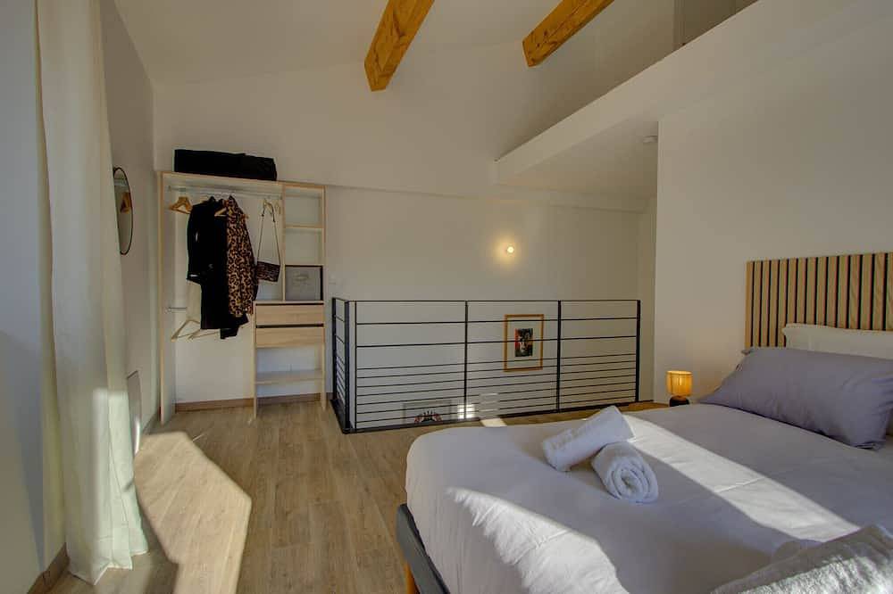 Renovated Village House with Courtyard – Heart of Saint-Paul-Trois-Châteaux in Saint-Paul-Trois-Châteaux, Nyons region