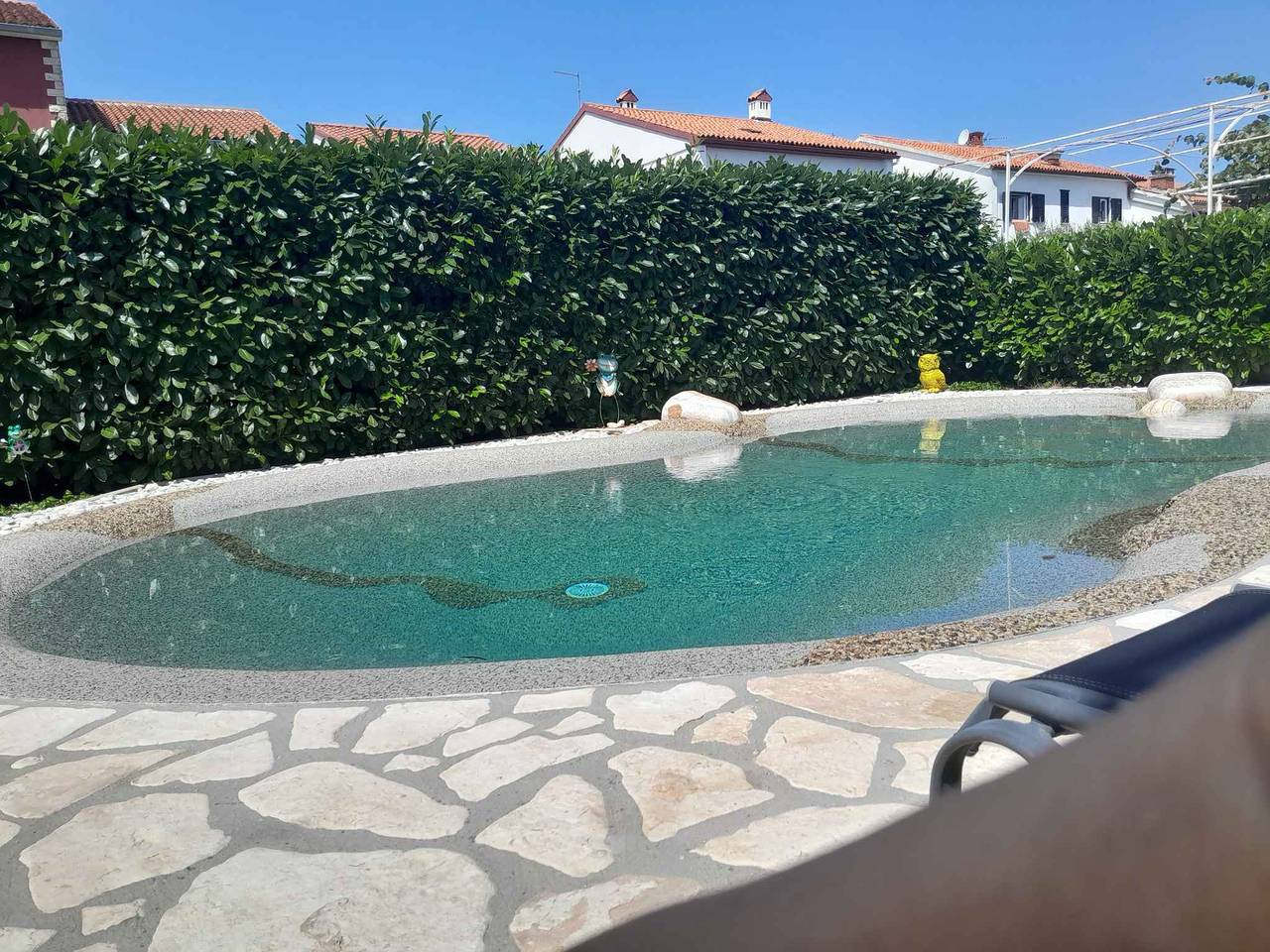 Ganze Ferienwohnung, Ferienwohnung mit Klimaanlage und Pool (chlorfreie Elektrolyse) exklusive nur für dieses Apartment in Valbandon, Südküste Istrien