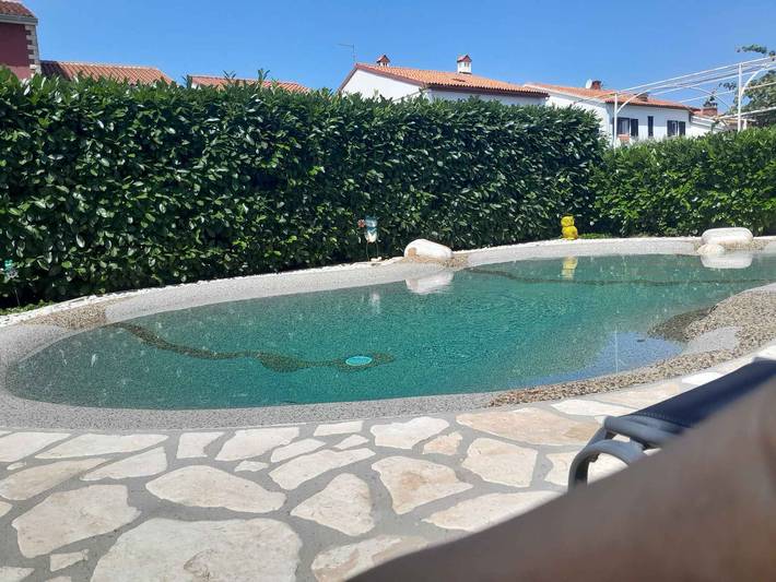 Apartamento vacacional entero, Apartamento de vacaciones con aire acondicionado y piscina (electrólisis sin cloro) in Valbandon, Costa sur de Istria