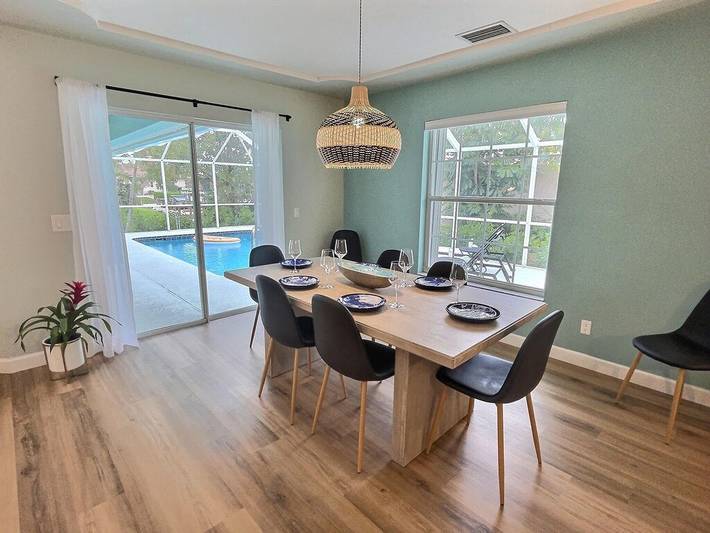 Vacation rental for 8 people, with yard and pool as well as balcony, with pets in Marco Island