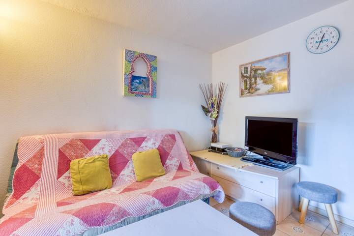 Apartamento entero, Apartamento vacacional "Residence Cap Les Pins" con piscina compartida, terraza privada y Wi-Fi in Cap d'Agde, Agde