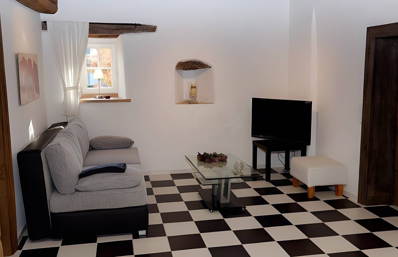 Ganze Wohnung, Apartment „Alter Pferdestall“ mit gemeinsamer Terrasse, Garten und Wlan in Neuenrade, Märkischer Kreis