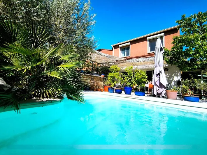 Casa de vacaciones para 4 personas, con vistas además de jardín y piscina - 1