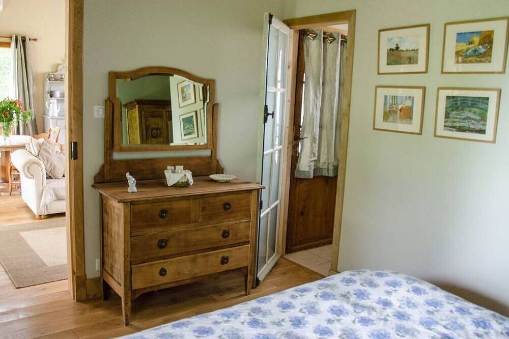 Gorgeous Cottage, countryside views & pool in Saint-Pierre-sur-Dropt, Région de Marmande