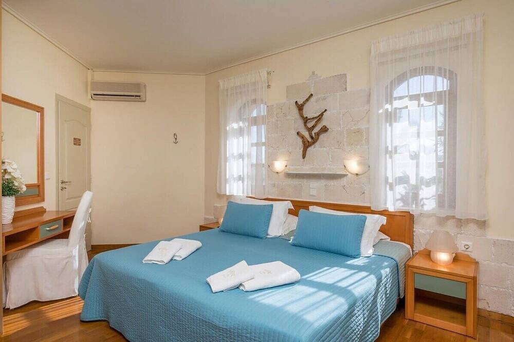 Argo Luxury Villa (Iason Villas), 3 Bedrooms, Private Pool, Garden, Next To Male in Maleme, Region de Chania