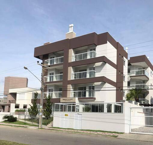 Appartement de vacances pour 7 personnes, avec vue ainsi que jardin et piscine, adapté aux familles - 1