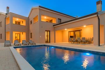 Villa für 10 Personen, mit Pool und Garten sowie Terrasse, mit Haustier in Rovinj