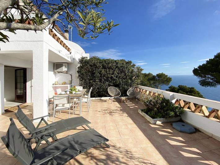 Ferienhaus für 6 Personen, mit Meerblick und Terrasse sowie Garten und Pool