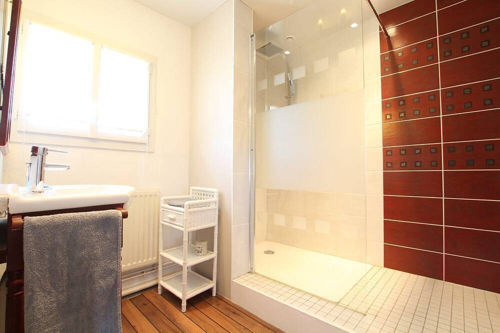 Chambre \"Au fil de L'eau\" Wc + Sdb Lit de 180 2 Petites Déjeuners Kitchenette in Merquetot, La Hague