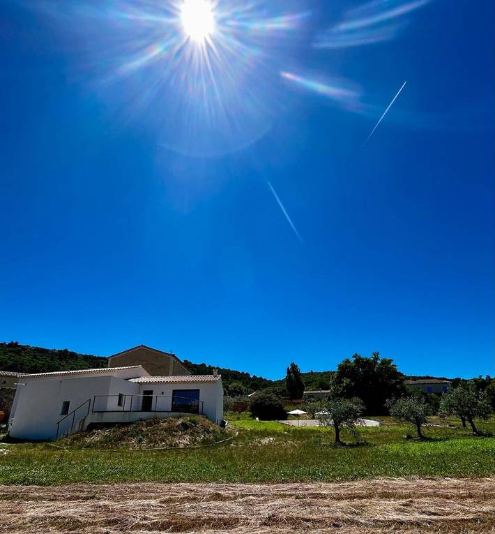 Villa 'Loan' with Private Terrace, Wi-Fi and Air Conditioning in Mollans-sur-Ouvèze, Nyons region