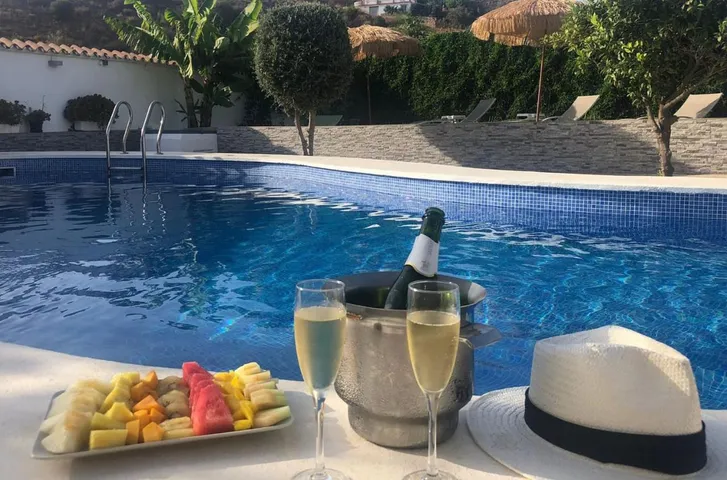 Casa de vacaciones para 10 personas, con piscina además de jardín y vistas - 1