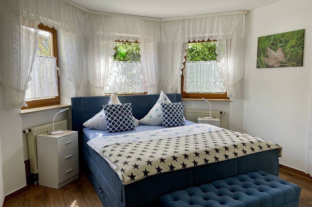 Ganze Wohnung, Ferienwohnung Sonneneck (60qm) mit Zugang zu Liegewiese und Garten in Bad Bocklet, Rhön-Bayern