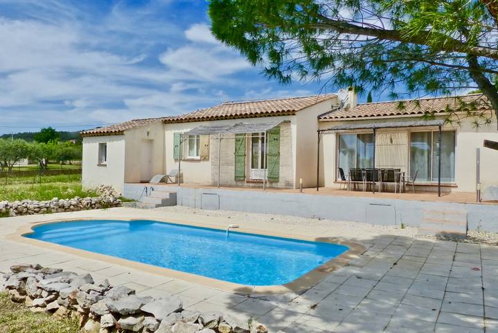 Location de vacances pour 8 personnes, avec jardin ainsi que piscine et terrasse à Tavernes