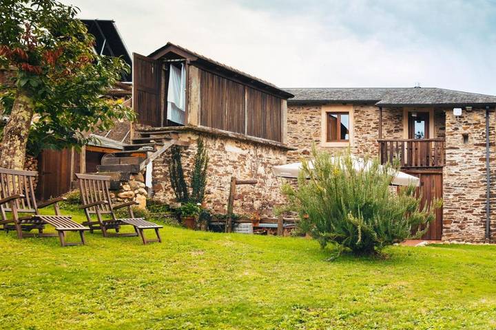 Casa rural para 2 personas, con Terraza además de Jardín y Vistas en Ortigueira