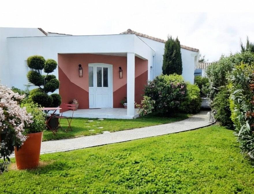 Villa Aube de Lune - Chambre Bleue in Saint-Palais-sur-Mer, Côte de Beauté