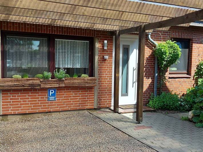 Bungalow für 4 Personen, mit Terrasse und Garten in Niesgrau
