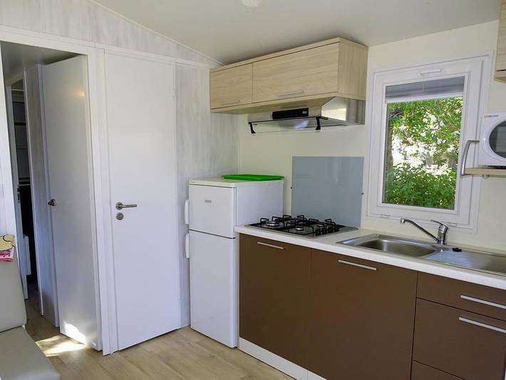 Wohnwagen für 3 Personen, mit Whirlpool und Terrasse sowie Kinderpool in Cavalaire-sur-Mer - 4