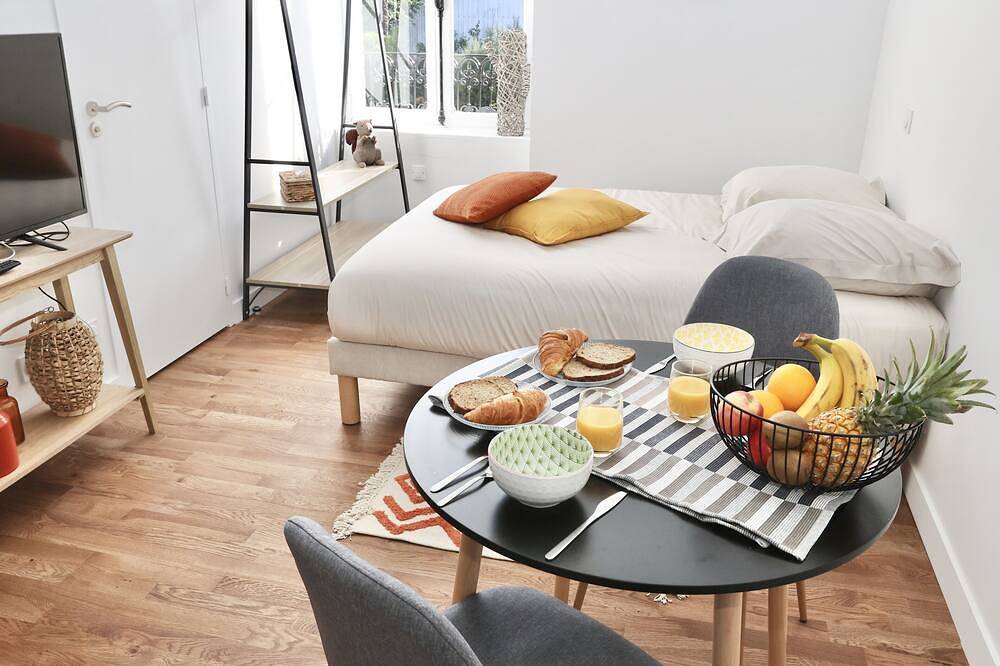Apartamento entero, Napoléon Gare 5 ★ Studio ★ 1er Etage★ Bylocly in Pontivy, Pontivy region