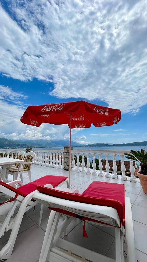Appart’hôtel pour 3 personnes, avec jardin ainsi que piscine et vue, animaux acceptés