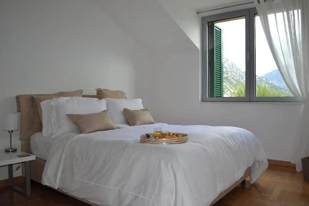 Ganze Wohnung, Luxury Penthouse with Panoramic Views of Kotor Bay in Donji Morinj, Opština Kotor