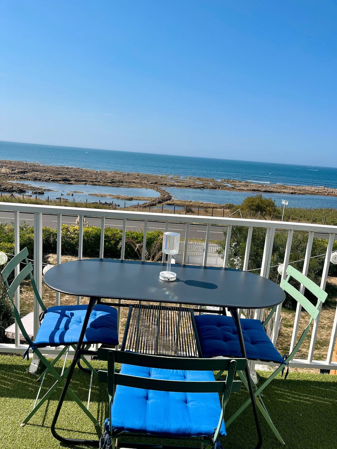 Geheel appartement, Appartement 'Les Sables Pailletés 4p' met zeezicht, gedeelde tuin en wifi in Château-d'Olonne, Les Sables-d'Olonne
