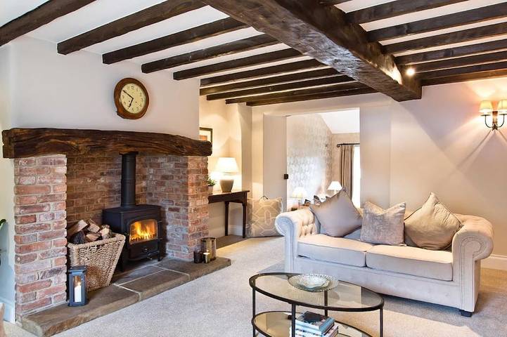 Cosy 3 bedroom barn conversion in the village of Great Longstone, close to Bakewell in Great Longstone, Derbyshire