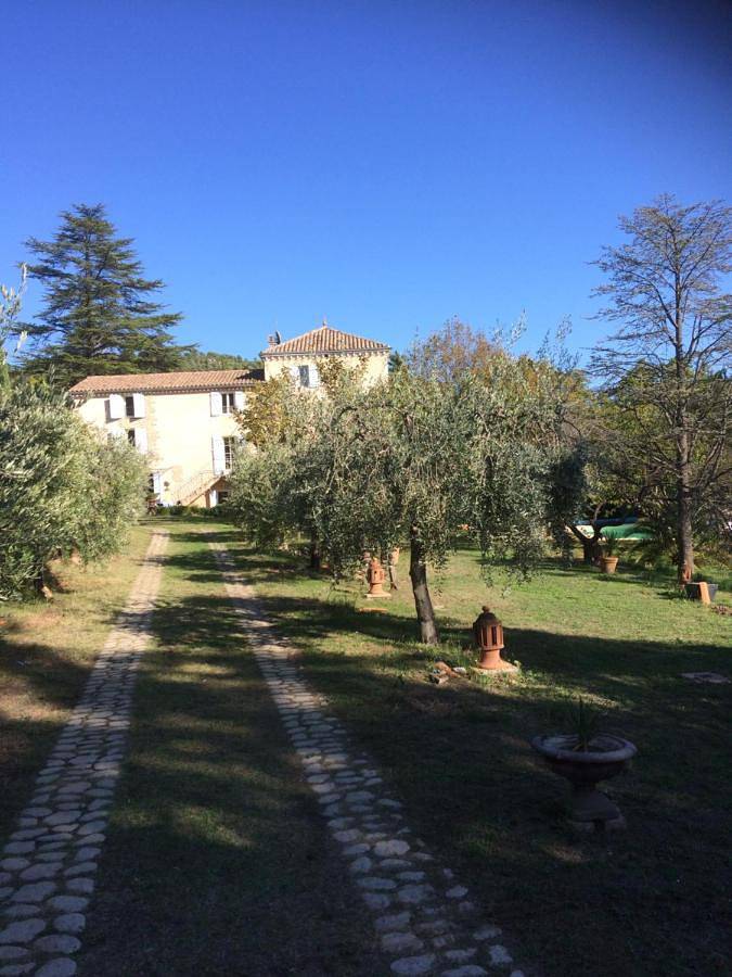 Chambre d’hôte pour 2 personnes, avec piscine et vue ainsi que balcon et jardin à Villecroze - 3