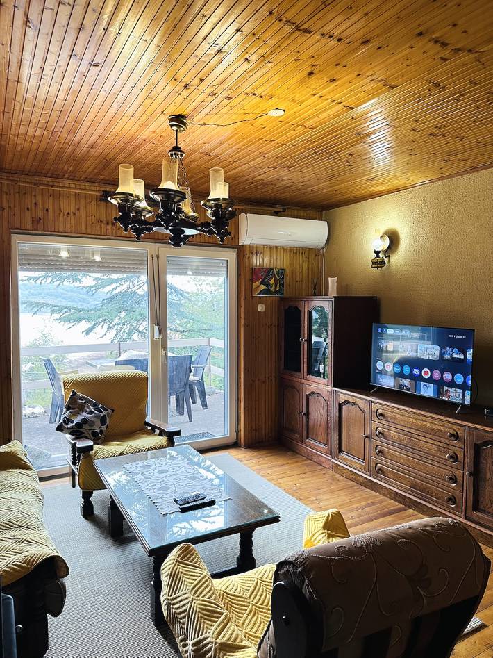 Chalet Mavrovo mit Seeblick in Nordmazedonien