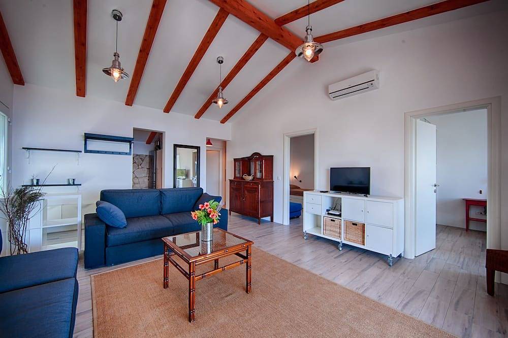 Striking and unique sea-view, romantic family holidays in untouched nature, in Rukavac, Split-Dalmatien